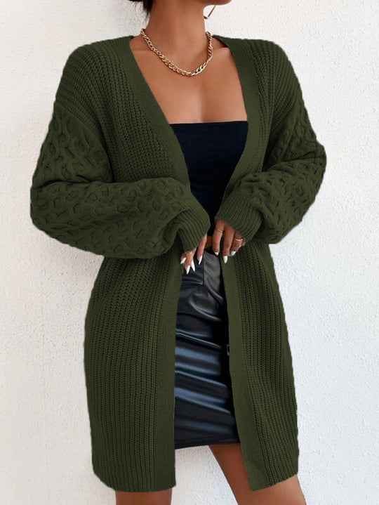 Damen Strickjacke mit raffiniertem Zopfmuster und lässigem Schnitt EB