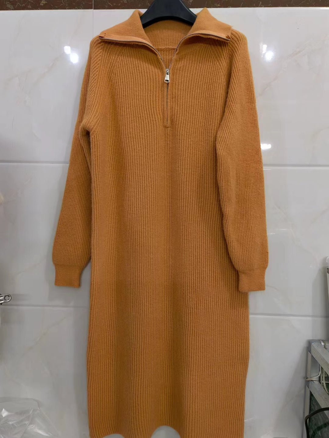 Damen Strickkleid mit hohem Kragen und Reißverschluss EB