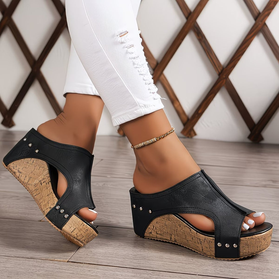 Damen Wedge-Pantoletten mit modischem Riemendesign und dekorativen Nieten EB
