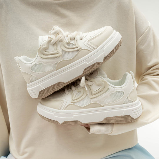 Damen Sportliche Sneakers mit Herz-Design und atmungsaktiver Mesh-Oberfläche EB
