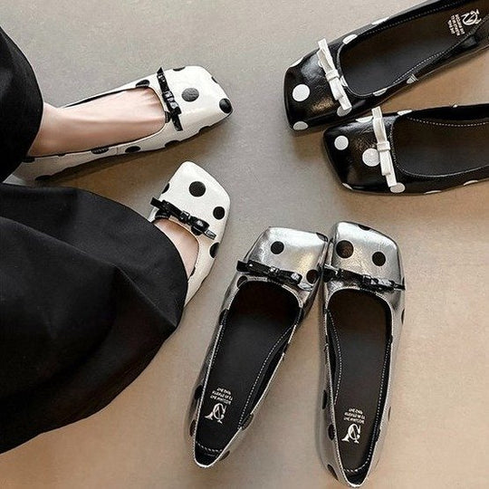 Damen elegante Ballerinas mit modischem Punktedesign und dekorativem Schleifendetail EB