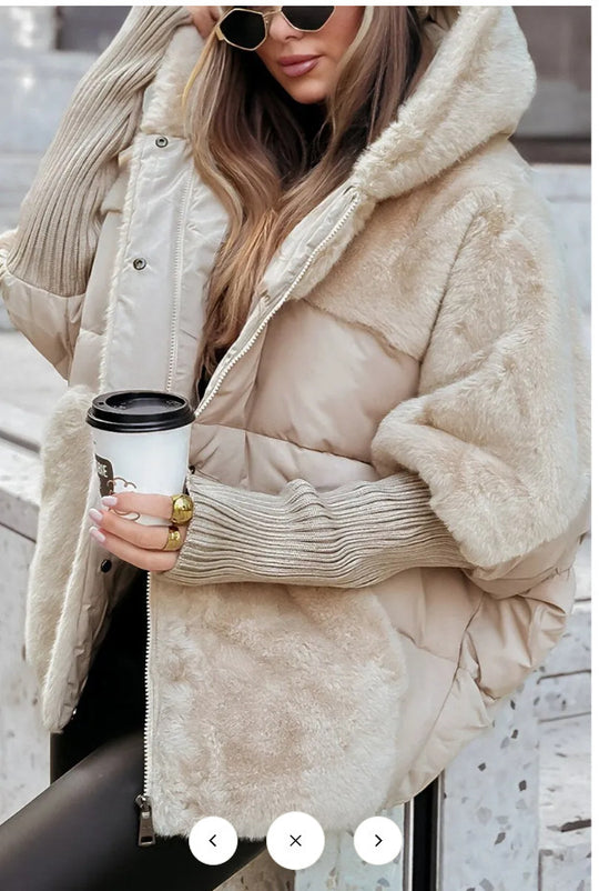 Damen nan oversized gesteppte Winterjacke mit Kunstfellpanelen, Kapuze und integrierten Rippenärmel-Details EB