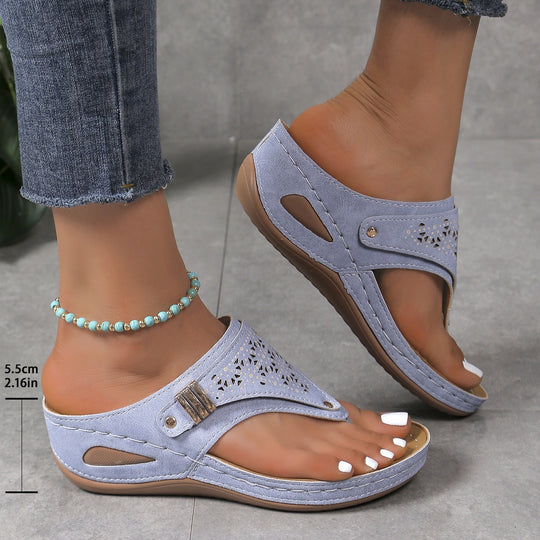 Damen Bequeme Zehentrenner-Sandalen mit Perlenschmuck und anatomischem Fußbett EB