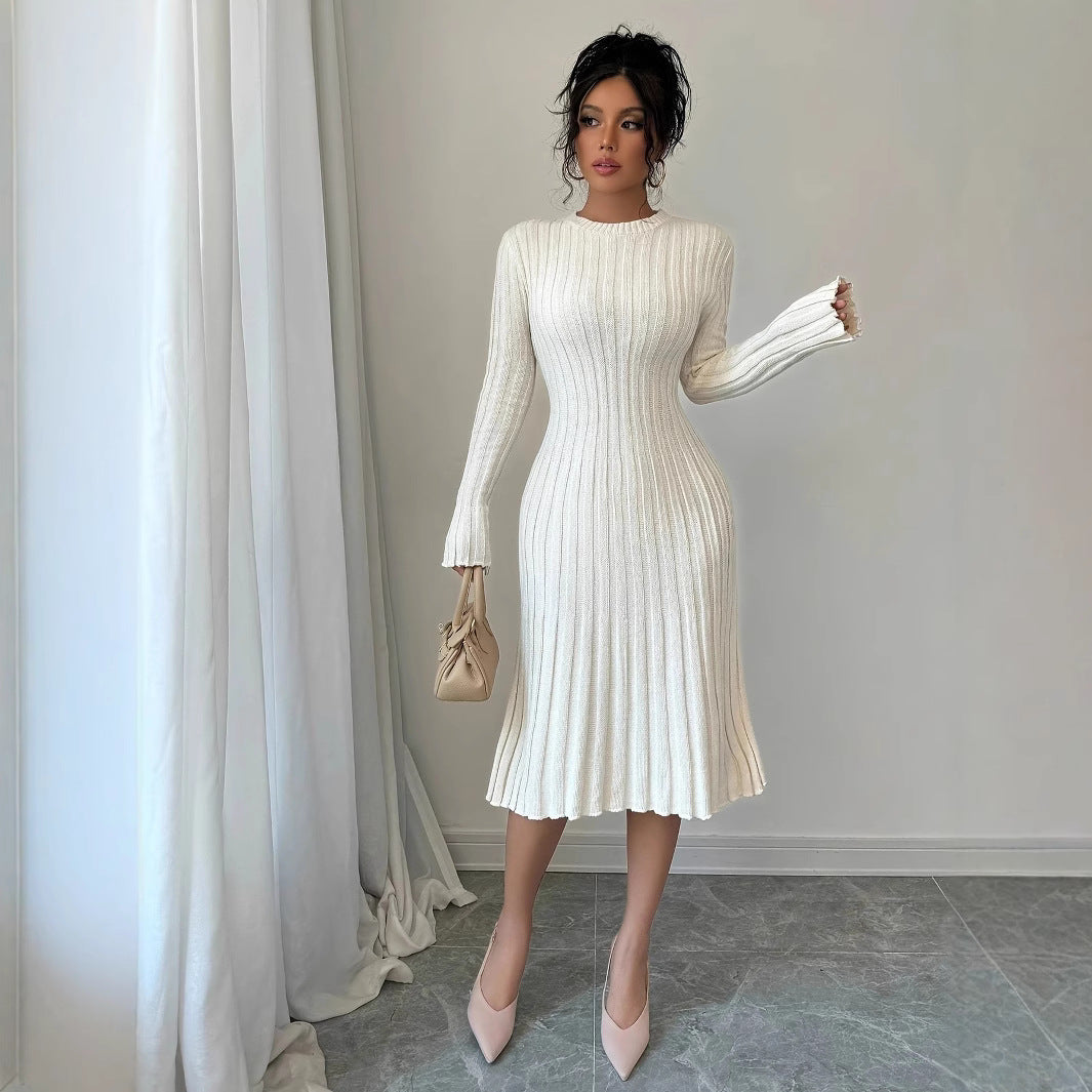 Damen strickendes Kleid mit asymmetrischem Saum und langen Ärmeln EB
