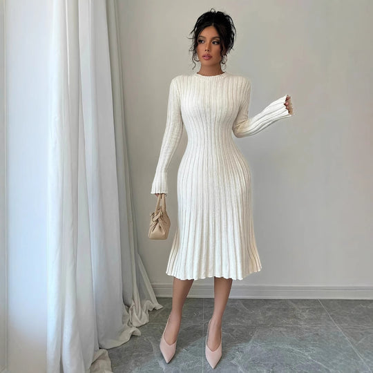 Damen strickendes Kleid mit asymmetrischem Saum und langen Ärmeln EB