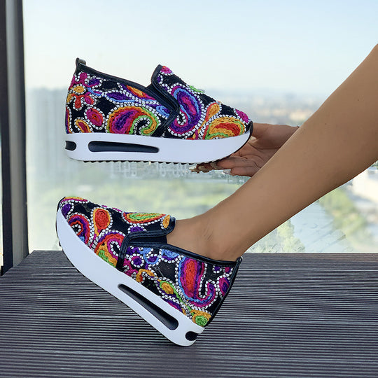 Damen modische Slip-On Sneakers mit buntem Stickdesign EB