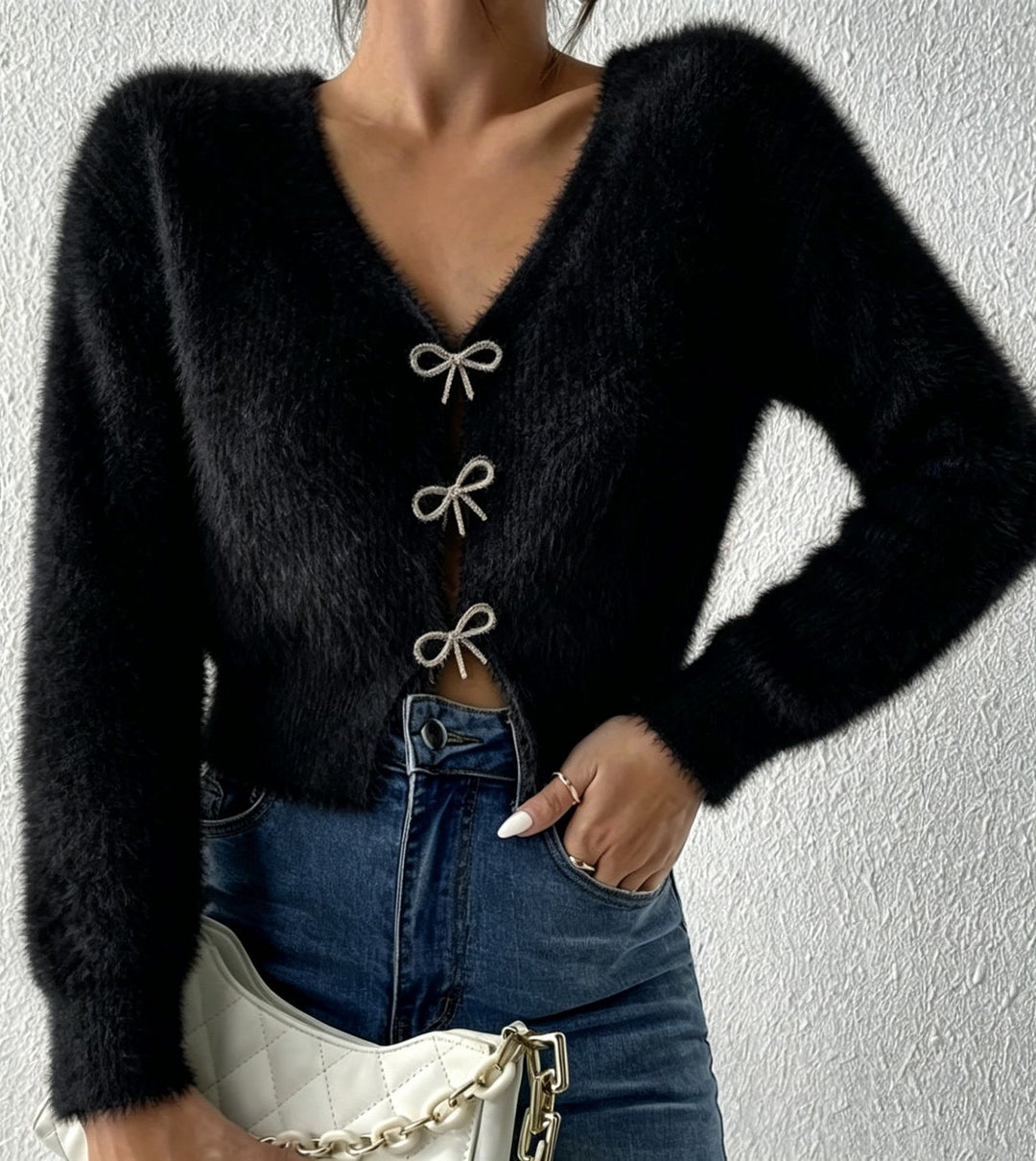 Damen Flauschiger Cropped-Cardigan mit V-Ausschnitt und Schleifen‑Verschlüssen EB
