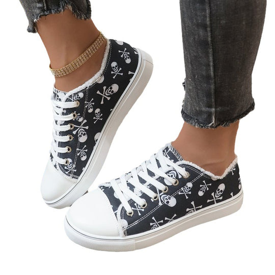 Damen lässiger Plateausneaker mit Totenkopf-Print, fransigem Canvasrand und verstärkter Zehenkappe EB