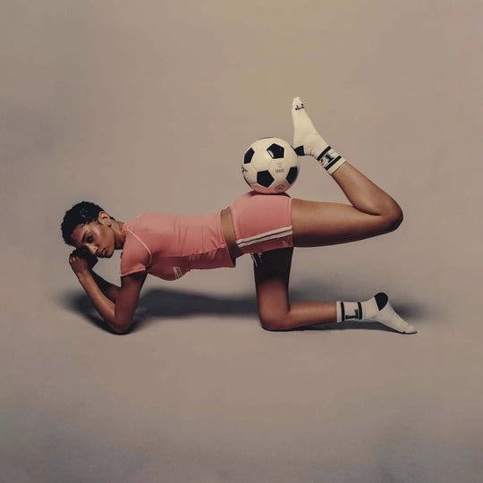 Damen Sport-Set mit figurbetonter Shorts und kurzärmeliger Oberteil EB