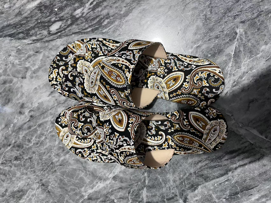 Damen stilvolle Pantoletten mit elegantem Paisley-Muster EB