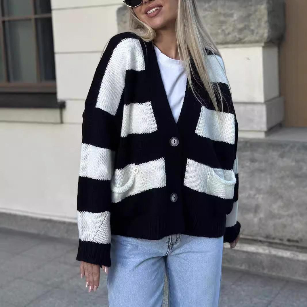 Damen kuschelige Strickjacke mit auffälligem Streifenmuster und praktischen Taschen EB