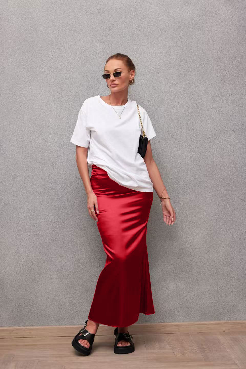 Damen Eleganter Maxirock aus glänzendem Satin mit hohem Schlitz EB