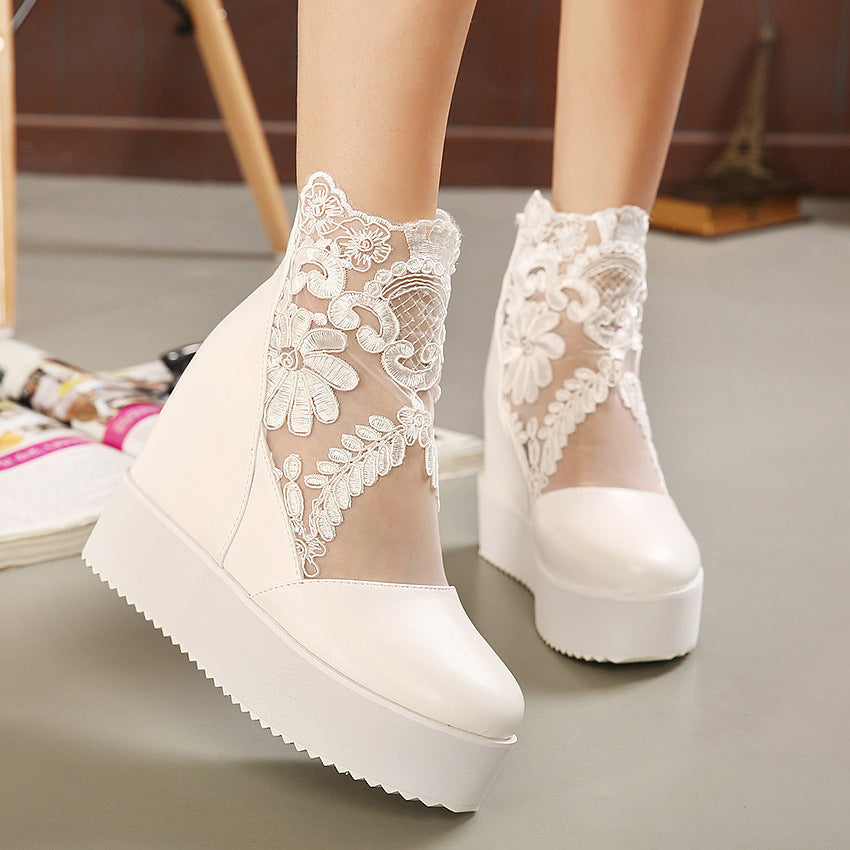 Damen Wedge-Pantoletten mit elegantem Spitzen-Design und transparenter Seite EB