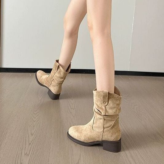 Damen Modische Stiefeletten mit geschmackvollem Raffungselement und leichtem Blockabsatz EB