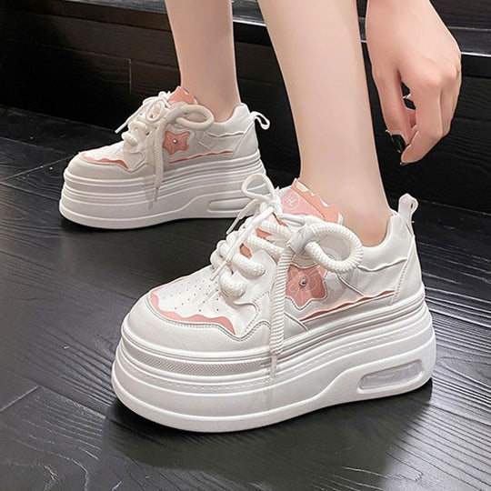 Damen Sportliche Plateau-Sneaker mit modischem Blumendetail EB