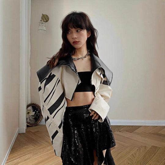 Damen Modische Cropped Jacke mit geometrischem Design und Kunstlederdetails EB