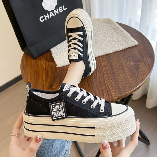 Damen Plateau-Sneaker mit charakteristischem Kontrastdesign und großem Sohlenprofil EB