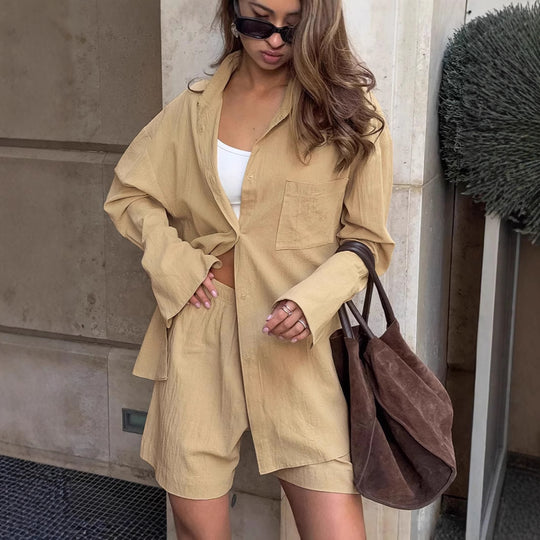 Damen lässiges Ensemble aus oversized Hemdbluse und Shorts im modernen Schnitt EB