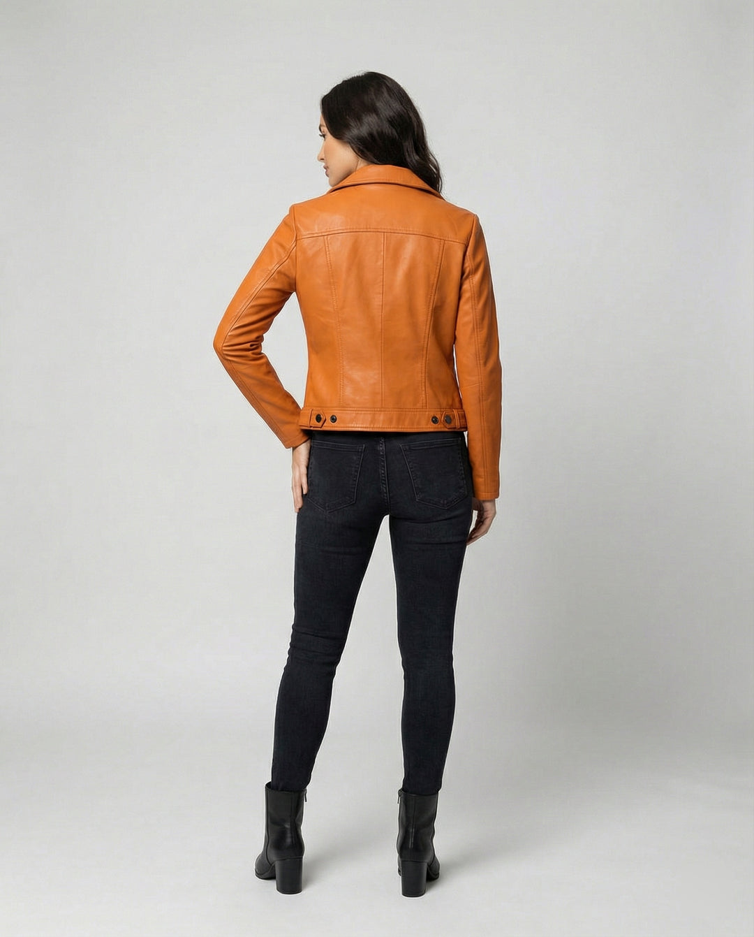 Damen Kunstleder-Bikerjacke mit asymmetrischem Reißverschluss wattierter Innenfütterung und taillierten Abnähern EB