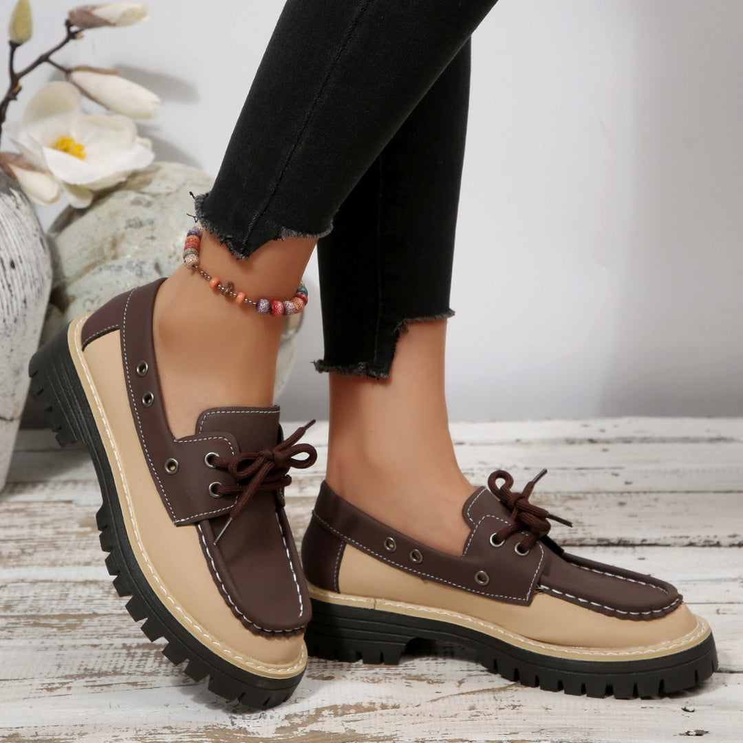 Damen Stilvolle Boots mit robustem Sohlenprofil und modischem Schnürsystem EB