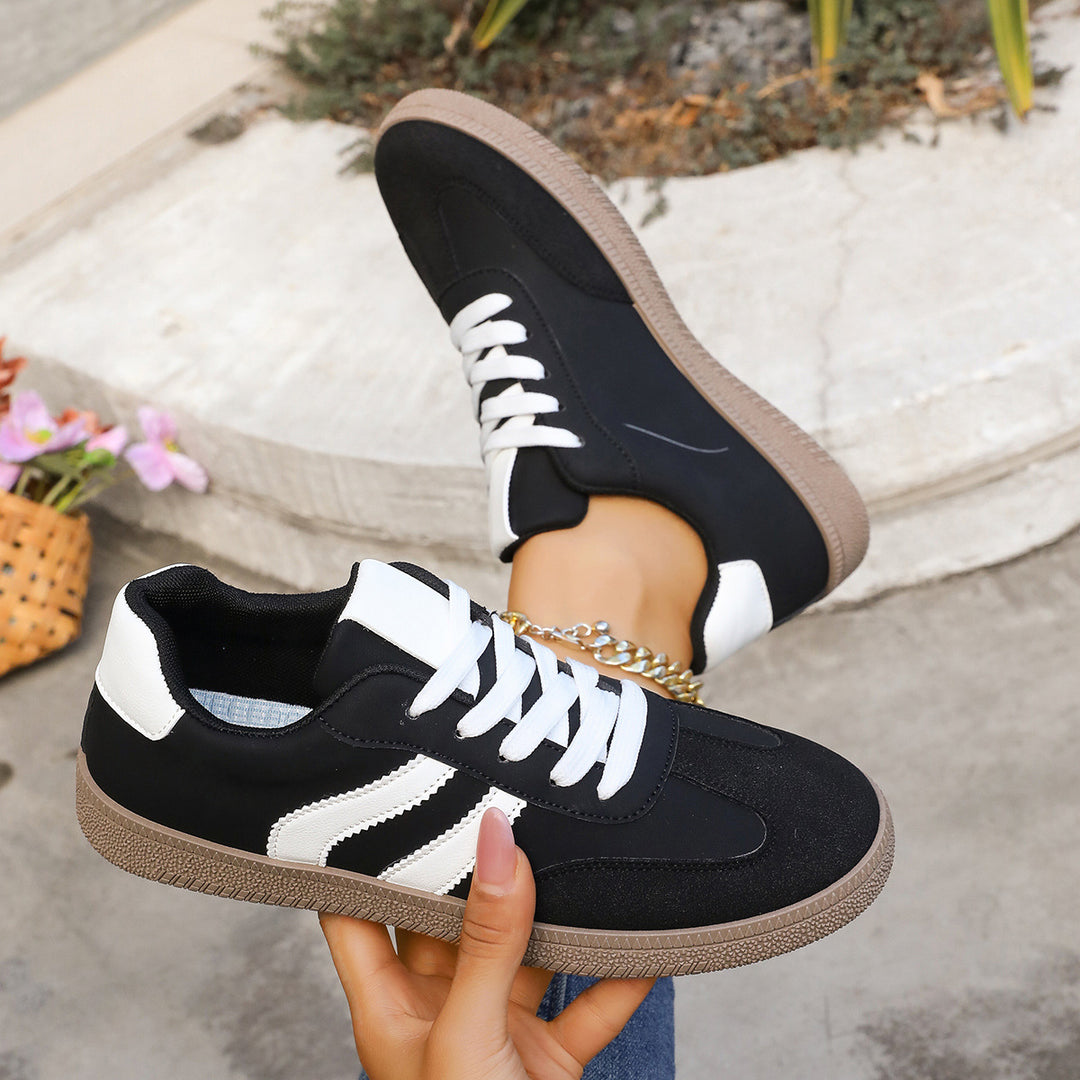 Damen Sportliche Sneaker mit klassischer Schnürung und rutschfester Sohle EB
