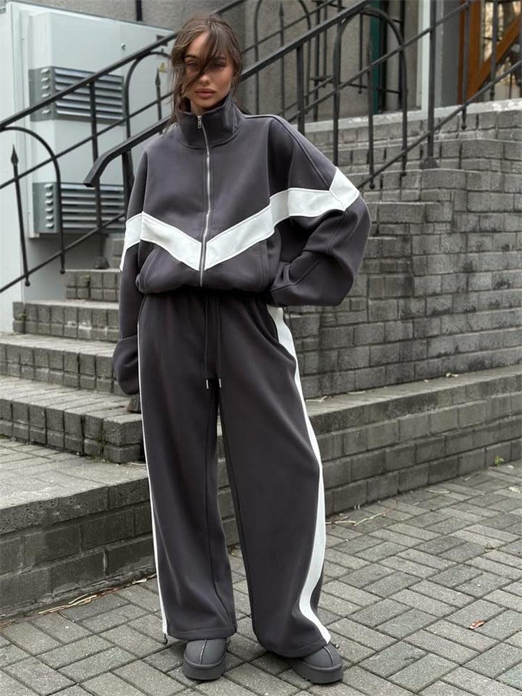Damen eleganter sportlicher Zweiteiler Trainingsanzug mit Reißverschluss und kontrastierender V-Passe Eichborn Berlin