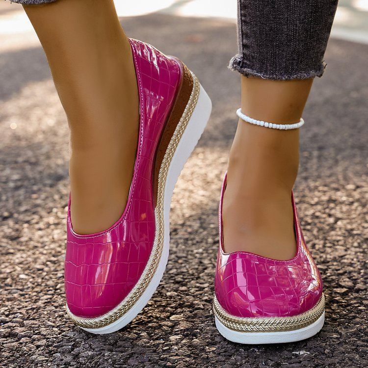 Damen Sneaker mit modernem glänzendem Obermaterial und komfortabler Sohle EB
