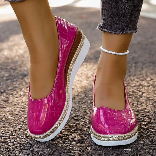 Damen Sneaker mit modernem glänzendem Obermaterial und komfortabler Sohle EB