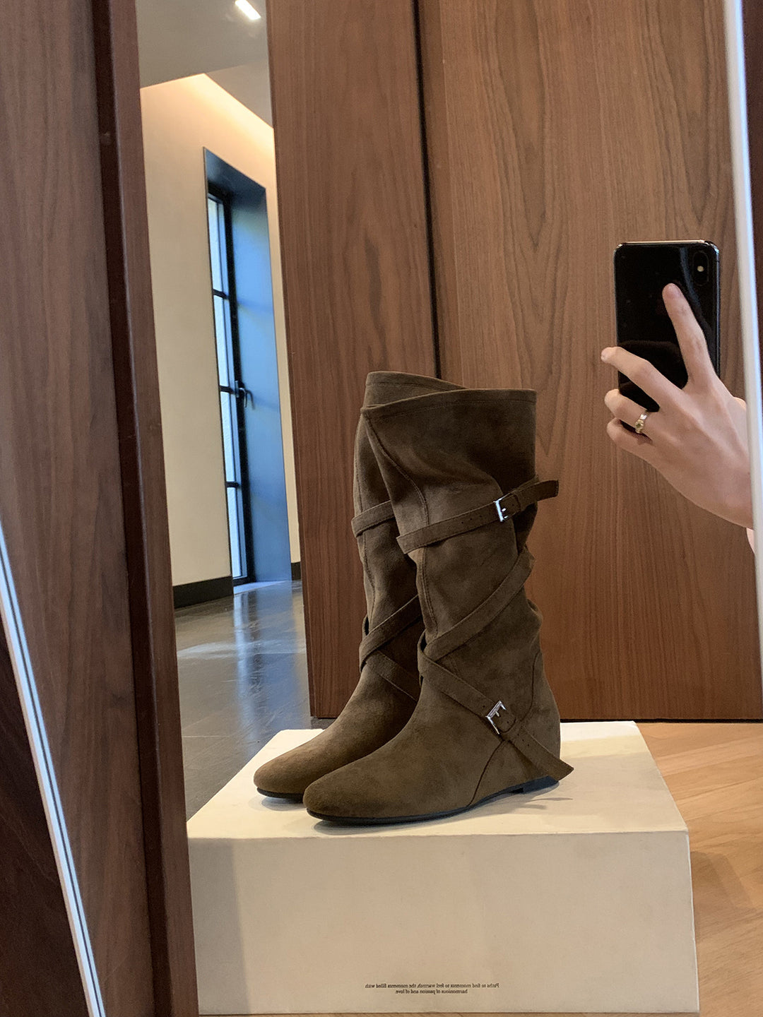 Damen Elegante Stiefel mit verstellbarem Riemen und komfortablem Fußbett EB