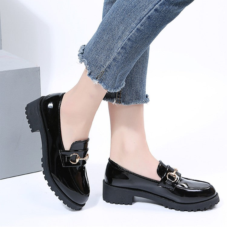 Damen Elegante Loafers mit glänzendem Finish und modischem Kettenverschluss EB