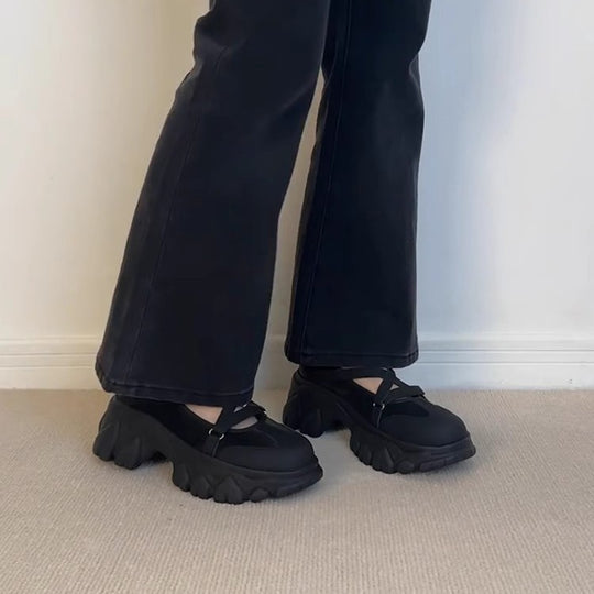 Damen Bequeme Slipper mit stylischem Kreuzband und dicker Profilsohle EB