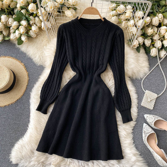 Damen Strickkleid mit strukturiertem Zopfmuster und femininer Silhouette EB