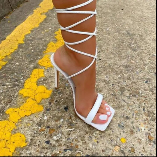 Damen elegante Stilettosandalen mit gekreuzten Riemen EB