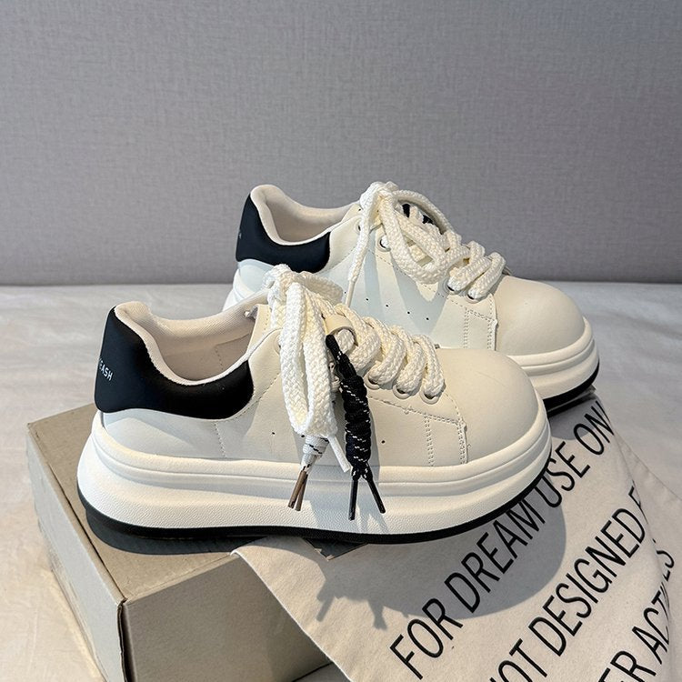 Damen Modische Sneakers mit robustem Sohlenprofil und innovativem Schnürsystem EB