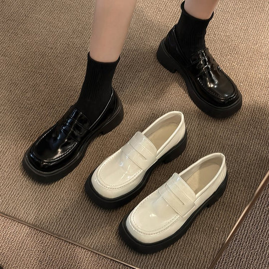 Damen modische Slip-On Loafer mit robustem Sohlenprofil und eleganter Lederausstattung EB