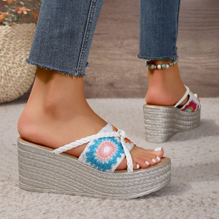 Damen Plattform-Sandalen im modischen Ethno-Design mit geflochtenen Details EB