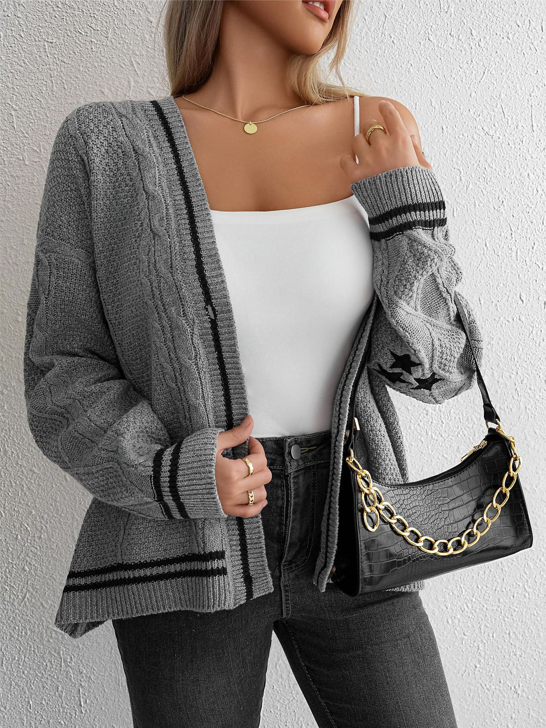 Damen Strickjacke mit Zopfdetails und Kontraststreifen EB