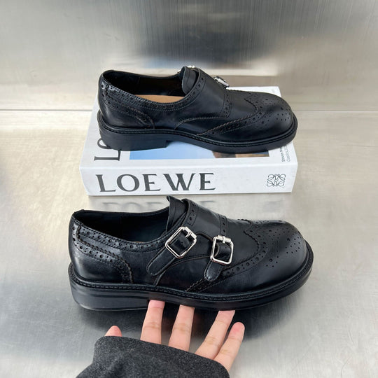 Damen Elegante Mokassins mit doppeltem Schnallenverschluss und feinem Broguemuster EB