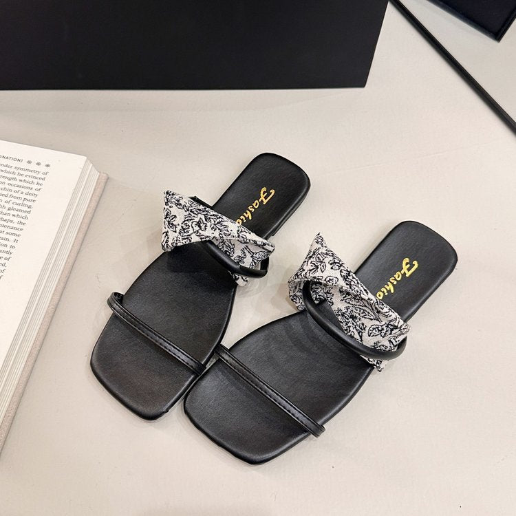 Damen modische Riemensandalen mit elegantem Knöchelriemen und gestalteter Schnürung EB