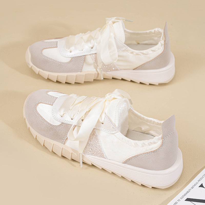 Damen Sneakers mit glänzenden Schnürsenkeln und atmungsaktivem Mesh-Obermaterial EB