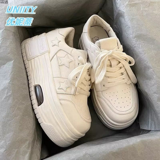 Damen Sneakers mit modischem Sternenmuster und hochwertiger Sohle EB