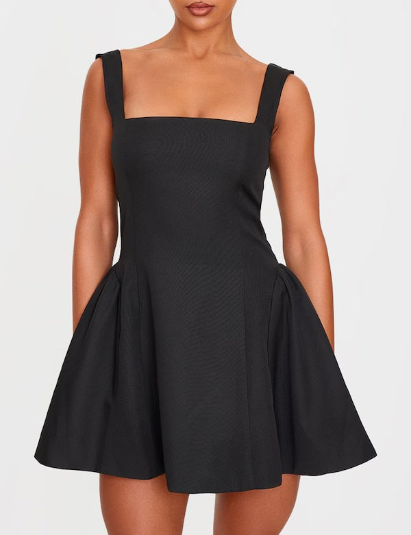 Damen A-Linien Kleid mit quadratischem Ausschnitt und angeschnittenen Taschen EB