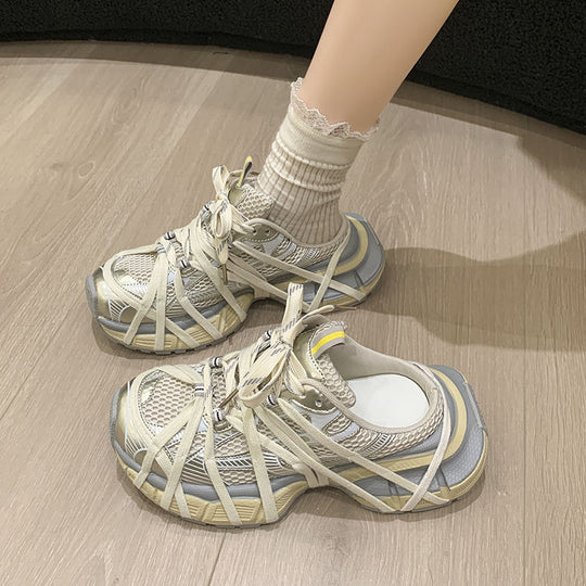 Damen Chunky-Sneaker mit mehrfachen Zier‑Riemen, atmungsaktivem Mesh und ergonomischer Plateau-Sohle EB