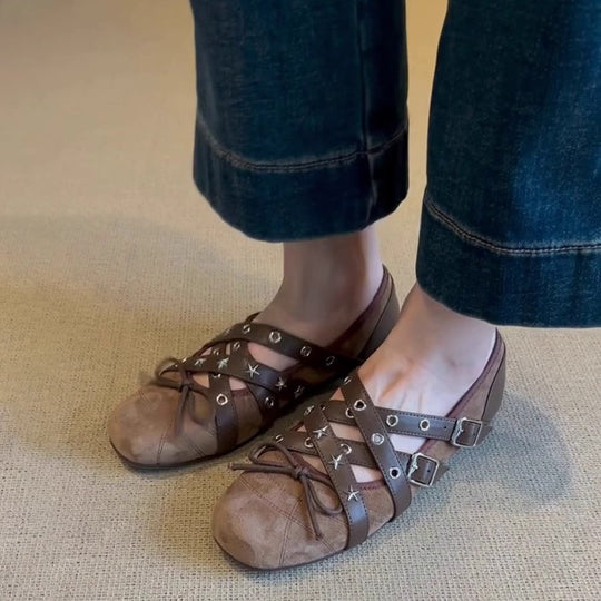 Damen Ballerinas mit modernem Schnürdesign und stilvollen Metallakzenten EB