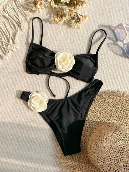 Damen Bikini mit dekorativen Blumenakzenten und modischem Schnitt EB