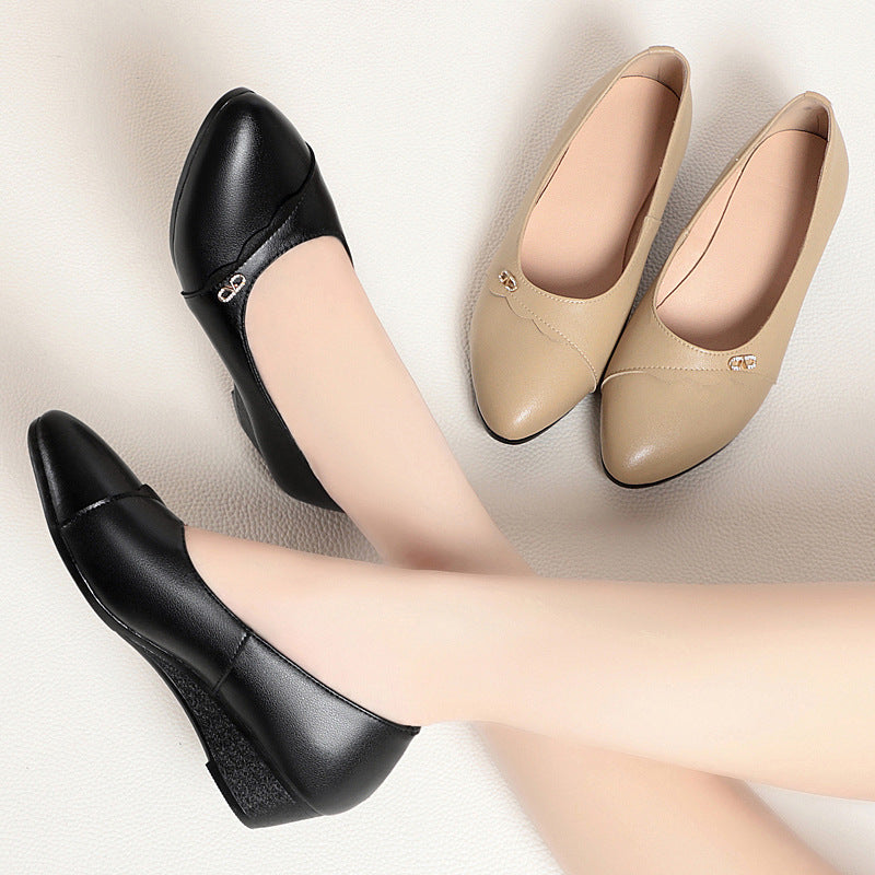 Damen Wedge Pumps mit elegantem Wellenmuster und modischem Schmuckdetail EB