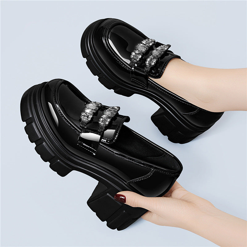 Damen Modische Plateau-Pumps mit glamourösem Schmuckdetail EB