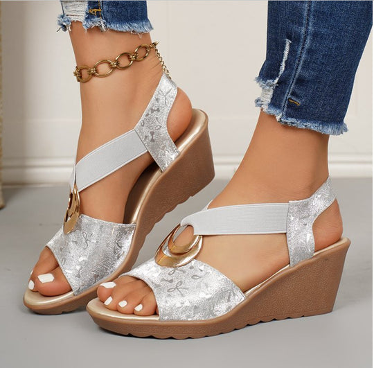 Damen Elegante Wedge-Sandalen mit glänzendem Detail EB