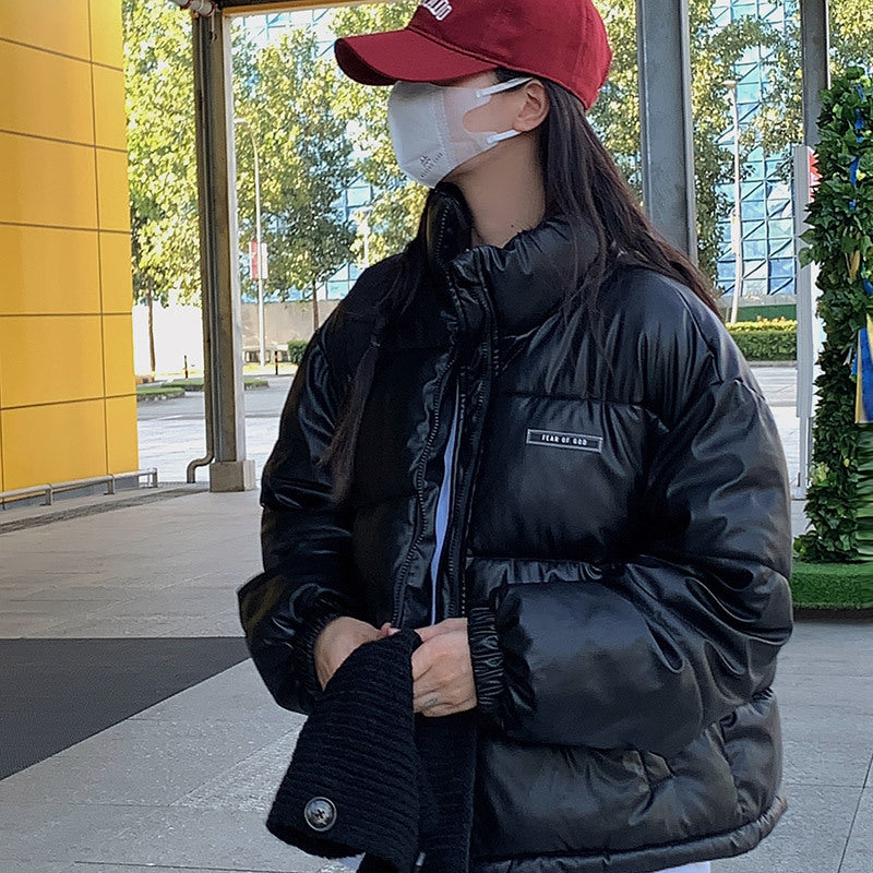 Damen Modische sowie isolierte Pufferjacke mit hochschließendem Kragen und seitlichen Reißverschlusstaschen EB