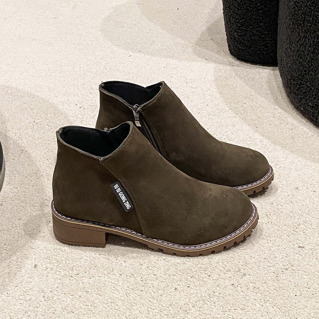 Damen nan kurze Reißverschluss-Stiefelette aus Veloursoptik mit profiliertem Traktorsohlensystem und gepolstertem Komfortfutter EB